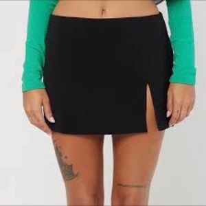 Black low rise skirt